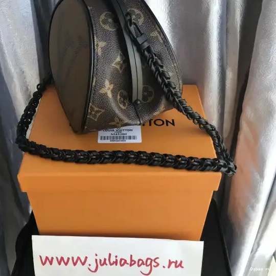 BC VUITTON BOURSICOT LOUIS 0513